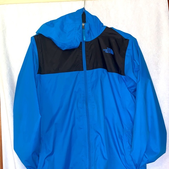 Boys North Face Light Weight/Rain Jacket w/hood - Picture 4 of 7